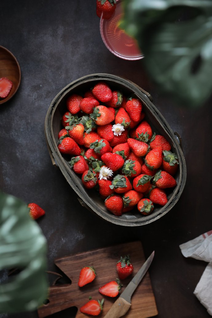 点击大图看下一张：一组红红好吃的草莓图片