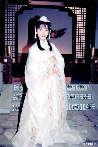 点击大图看下一张：女神赵雅芝21年前拍摄的《秦始皇与阿房女》美的倾国倾城