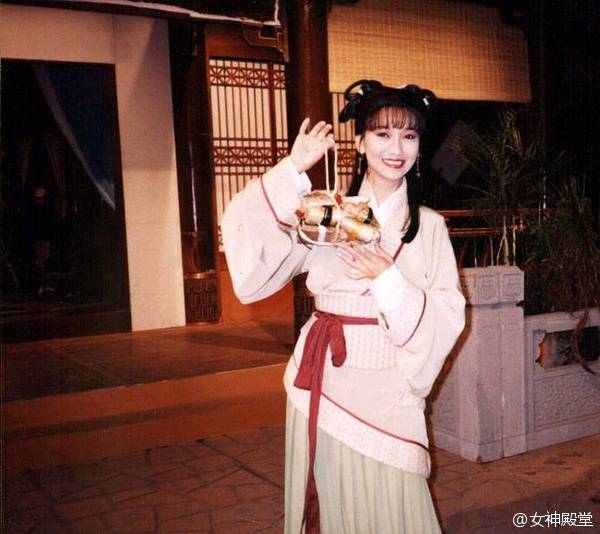 点击大图看下一张：女神赵雅芝21年前拍摄的《秦始皇与阿房女》美的倾国倾城
