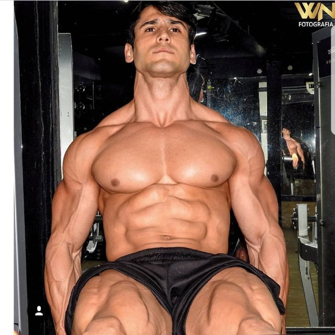 点击大图看下一张：欧美健身肌肉型男写真照片