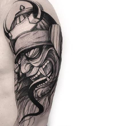 点击大图看下一张：散点纹身 15款超帅的大臂位置的散点纹身图案
