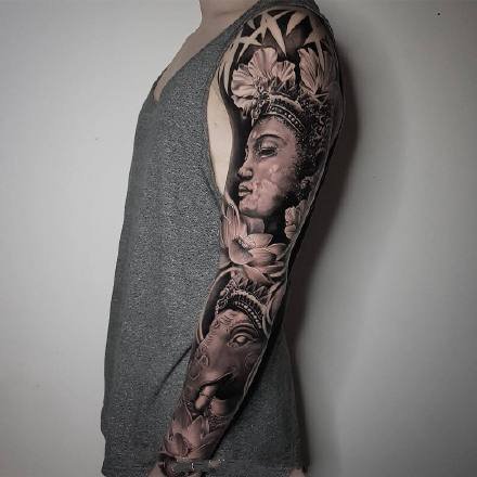 点击大图看下一张：写实花臂纹身 10款写实风格的黑灰大花臂纹身作品