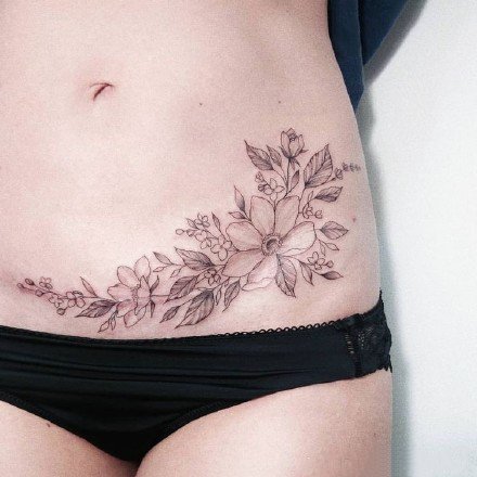 点击大图看下一张：孕妇遮盖妊娠纹的11款女士腰部腹部纹身作品图案