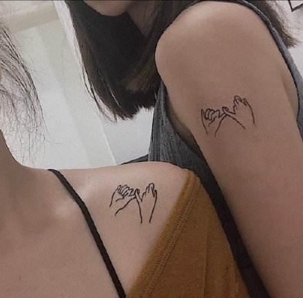 点击大图看下一张：适合情侣和姐妹的几款小清新纹身图案