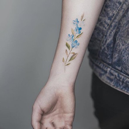 点击大图看下一张：小臂素花纹身 9款女生小臂的小清新素花纹身图片