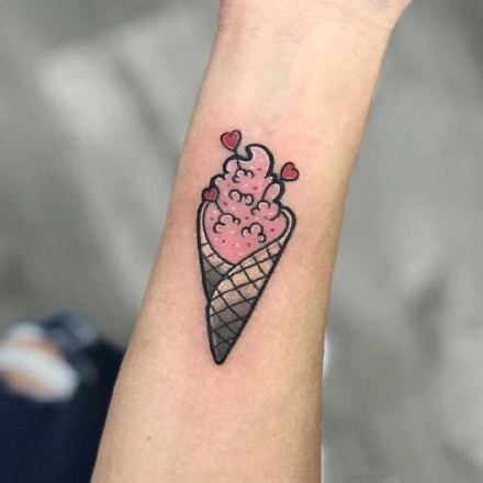 点击大图看下一张：冰激凌纹身 9款创意的冰淇淋纹身图片