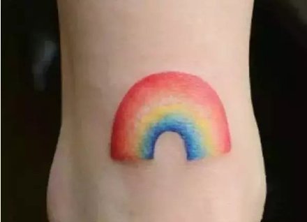 点击大图看下一张：彩虹纹身 23款七彩虹色的小清新纹身图片
