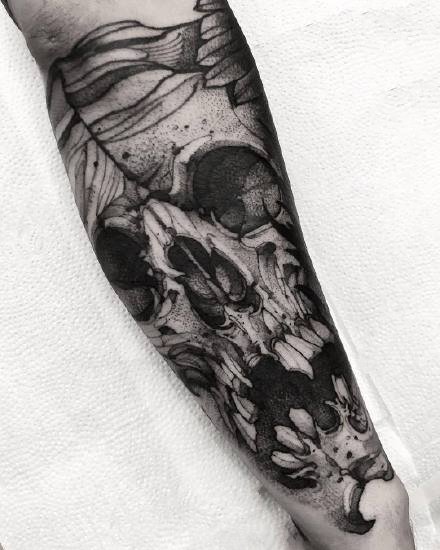 点击大图看下一张：暗黑风格的9款包臂骷髅纹身作品图片