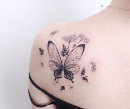 点击大图看下一张：纹身蝴蝶素材 一组女生漂亮的蝴蝶纹身手稿和作品