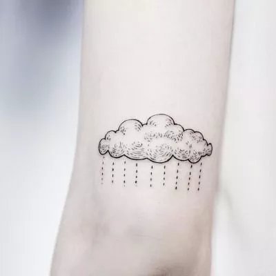 点击大图看下一张：雨云纹身 12款下雨和云朵的天气纹身图片