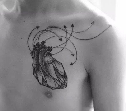 点击大图看下一张：纹身心脏图 一组创意的9张心脏纹身图片