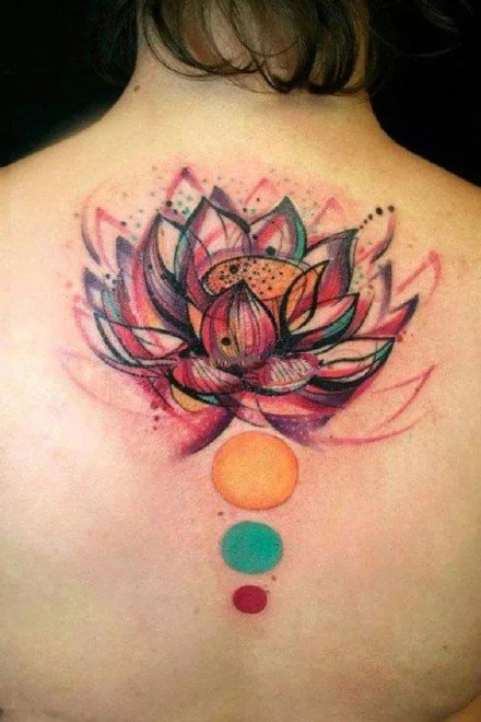 点击大图看下一张：水彩莲花文身 9款水彩色的莲花纹身图片