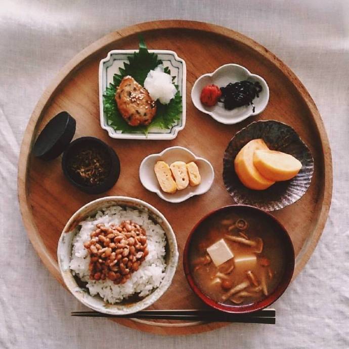 点击大图看下一张：好看又营养丰富的日式一人餐 ​ ​​​​