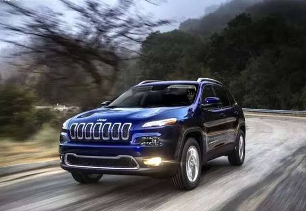 点击大图看下一张：低调奢华的蓝色jeep自由光图片
