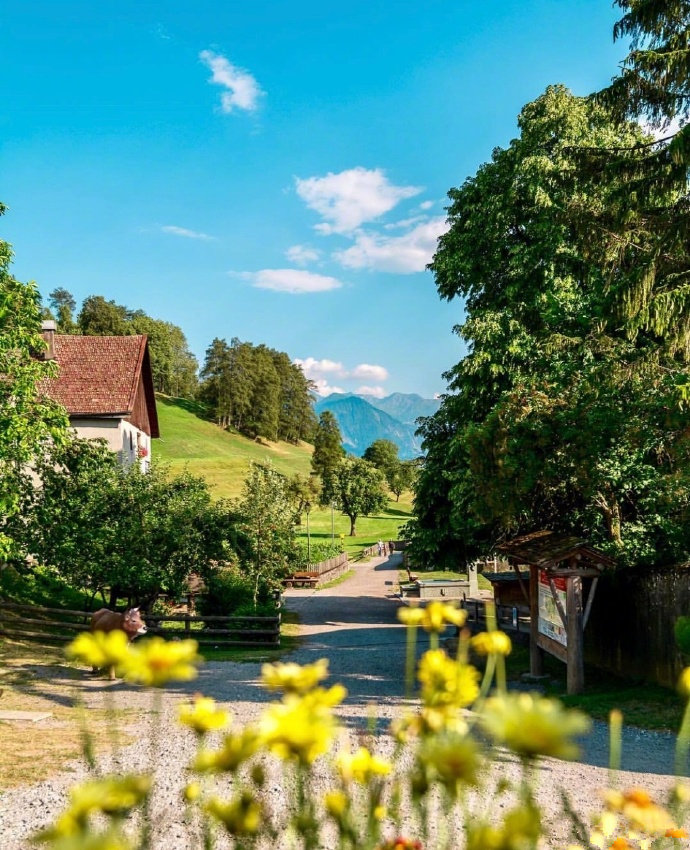 点击大图看下一张：美得像童话小镇一样的瑞士风景图