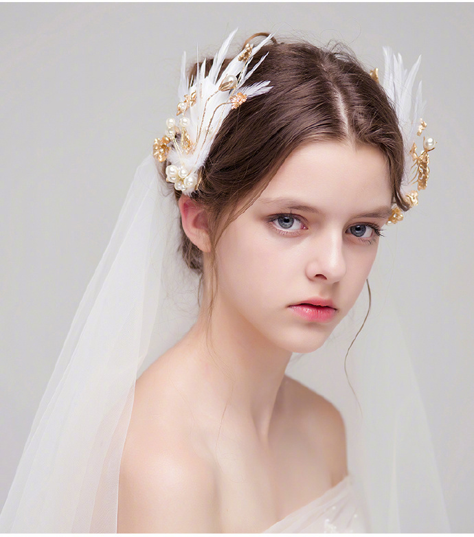 点击大图看下一张：超美的新娘发饰，好像森林中的小仙女啊