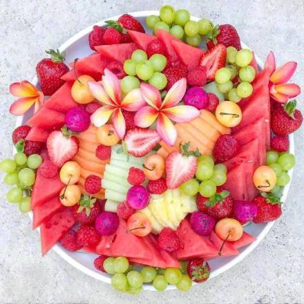 点击大图看下一张：营养美味的水果拼盘图片