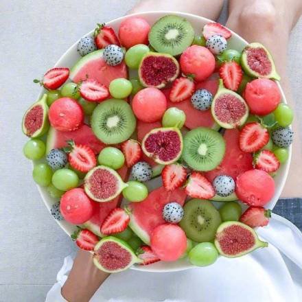点击大图看下一张：营养美味的水果拼盘图片