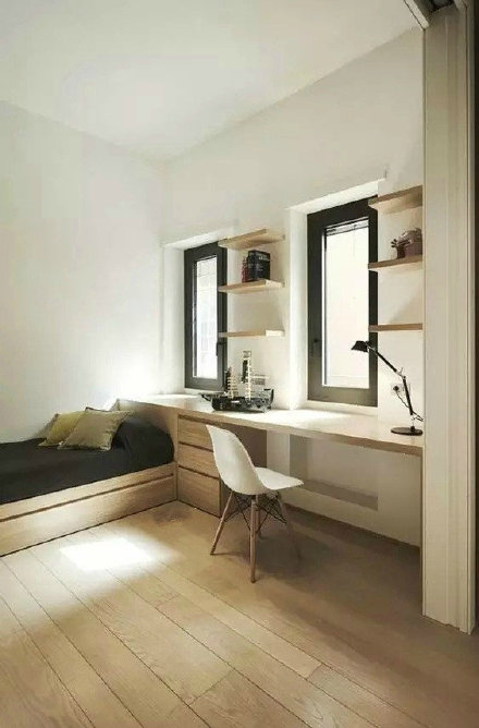 点击大图看下一张：卧室书桌设计，小空间大利用