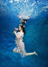 水下孕妇摄影，不同寻常的尝试哦