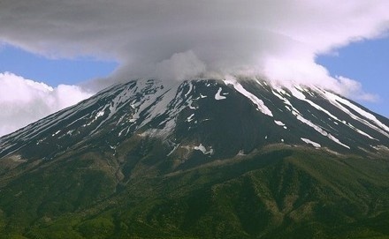 点击大图看下一张：充满神话色彩的富士山图片