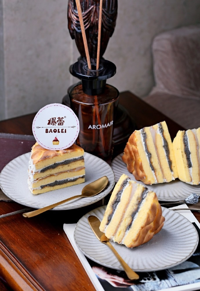 点击大图看下一张：虎皮蛋糕搭配黑芝麻和拉丝麻薯非一般好吃