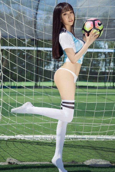 点击大图看下一张：一组性感的足球宝贝cosplay写真图片