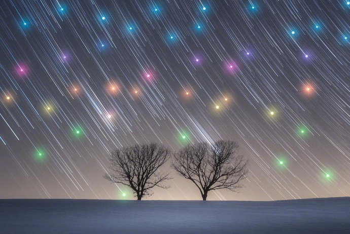 点击大图看下一张：一组非常有个性的夜晚星空壁纸图片