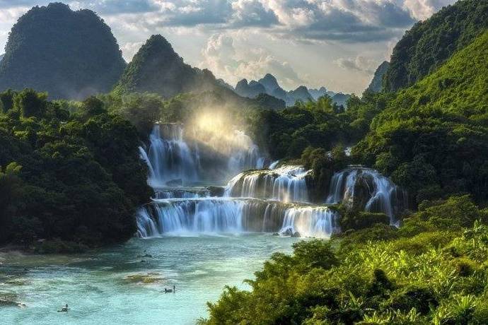 点击大图看下一张：中国最美的德天瀑布图片欣赏