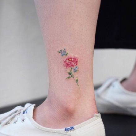 点击大图看下一张：一组女生小清新感的脚踝彩色纹身图案
