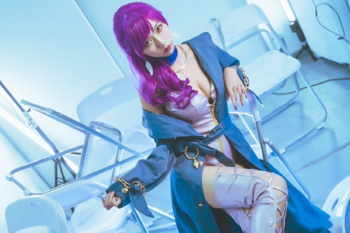 点击大图看下一张:一组cos性感渔网御姐图片欣赏