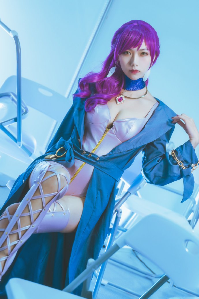 点击大图看下一张:一组cos性感渔网御姐图片欣赏