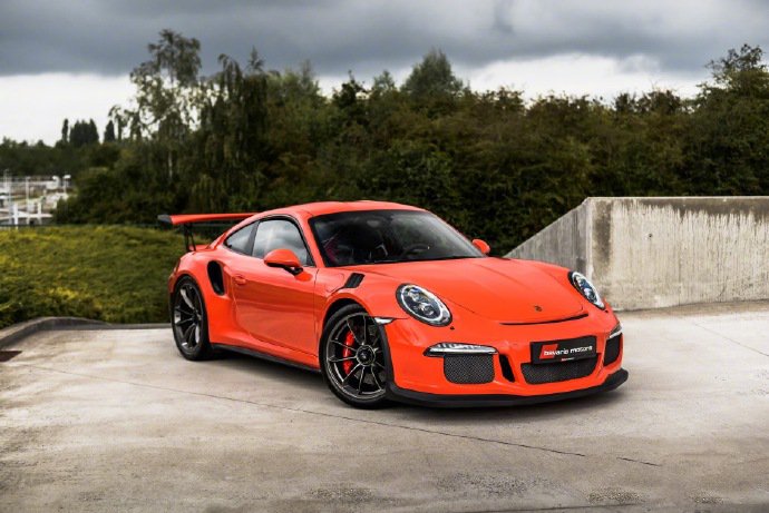 点击大图看下一张:战斗机器保时捷911 GT3 RS图片欣赏