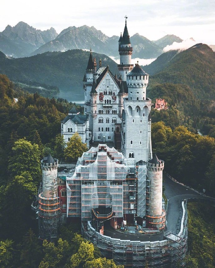 点击大图看下一张：一组宏伟壮观的城堡图片