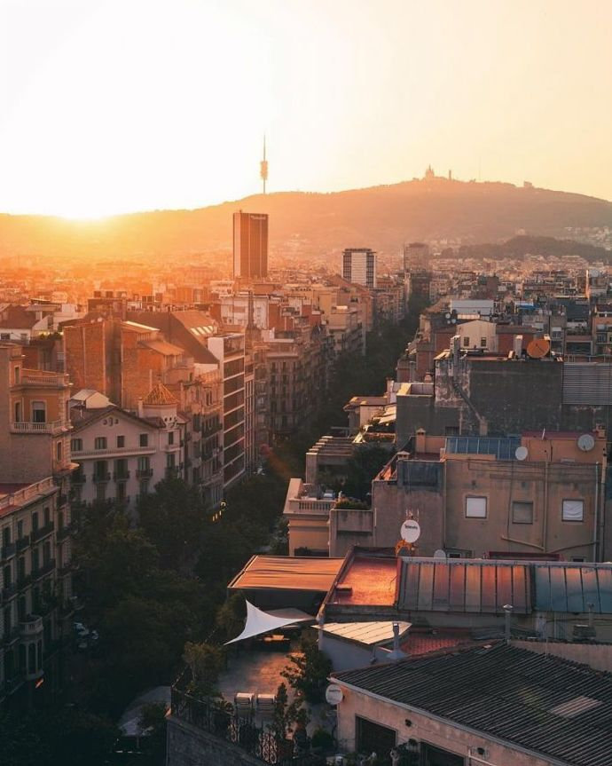 点击大图看下一张：巴塞罗那的傍晚阳光