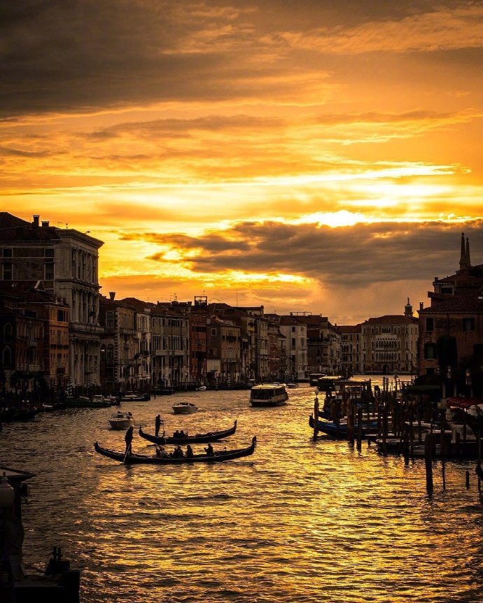 点击大图看下一张：日落时分的威尼斯