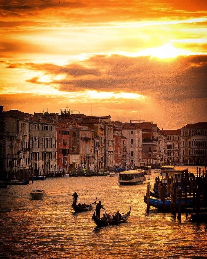 点击大图看下一张：日落时分的威尼斯