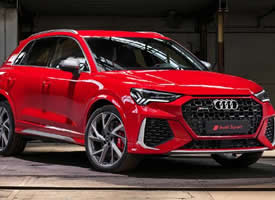 一组红色绿色的Audi RSQ3 Sportback奥迪图片