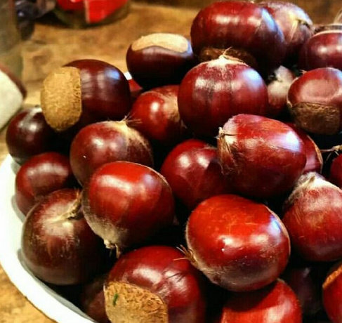 点击大图看下一张:一组口感香甜风味独特的糖炒板栗图片