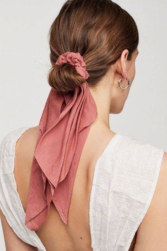 点击大图看下一张：一条简单的丝带就能打造出超时尚发型