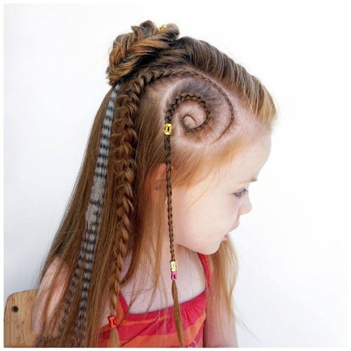 点击大图看下一张：一组超级有创意的小萝莉发型图片