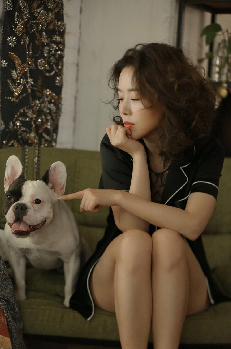 点击大图看下一张:颜丹晨性感妩媚睡衣写真图片