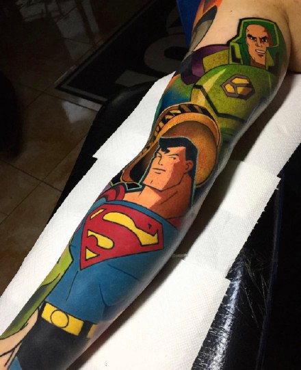 点击大图看下一张：超人纹身 9款superman超人主题的纹身图案