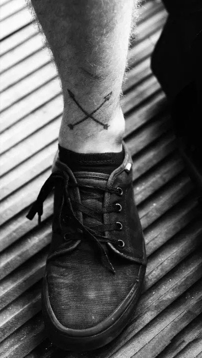 点击大图看下一张：男生脚踝处的9款纹身图案作品