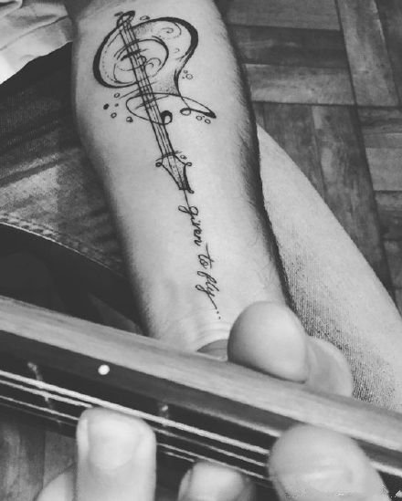 点击大图看下一张：纹身吉他图 9款黑灰色的吉他纹身图片