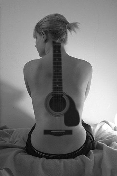 点击大图看下一张：纹身吉他图 9款黑灰色的吉他纹身图片
