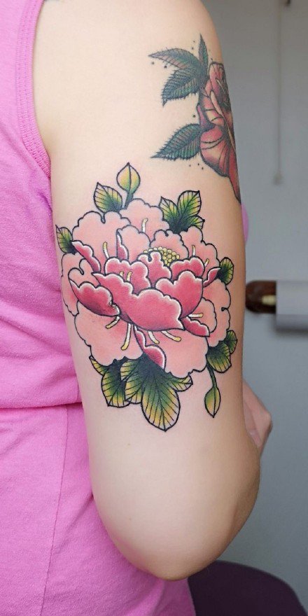 点击大图看下一张：传统的9款彩色莲花牡丹等花卉纹身图案
