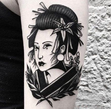 点击大图看下一张：纹身艺伎图 9款黑灰色的日本艺妓纹身作品图案
