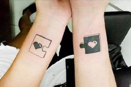 点击大图看下一张：创意的21款情侣成对小纹身图案