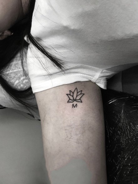 点击大图看下一张：南京纹身 南京CHOKINGTATTOO呛刺青的9款小清新黑灰纹身作品